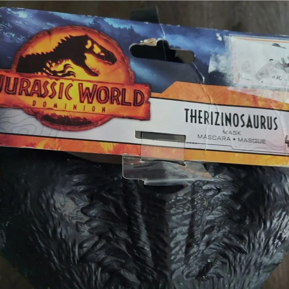Jurassic World Dominion Therizinosaurus Dinosaur Mask.